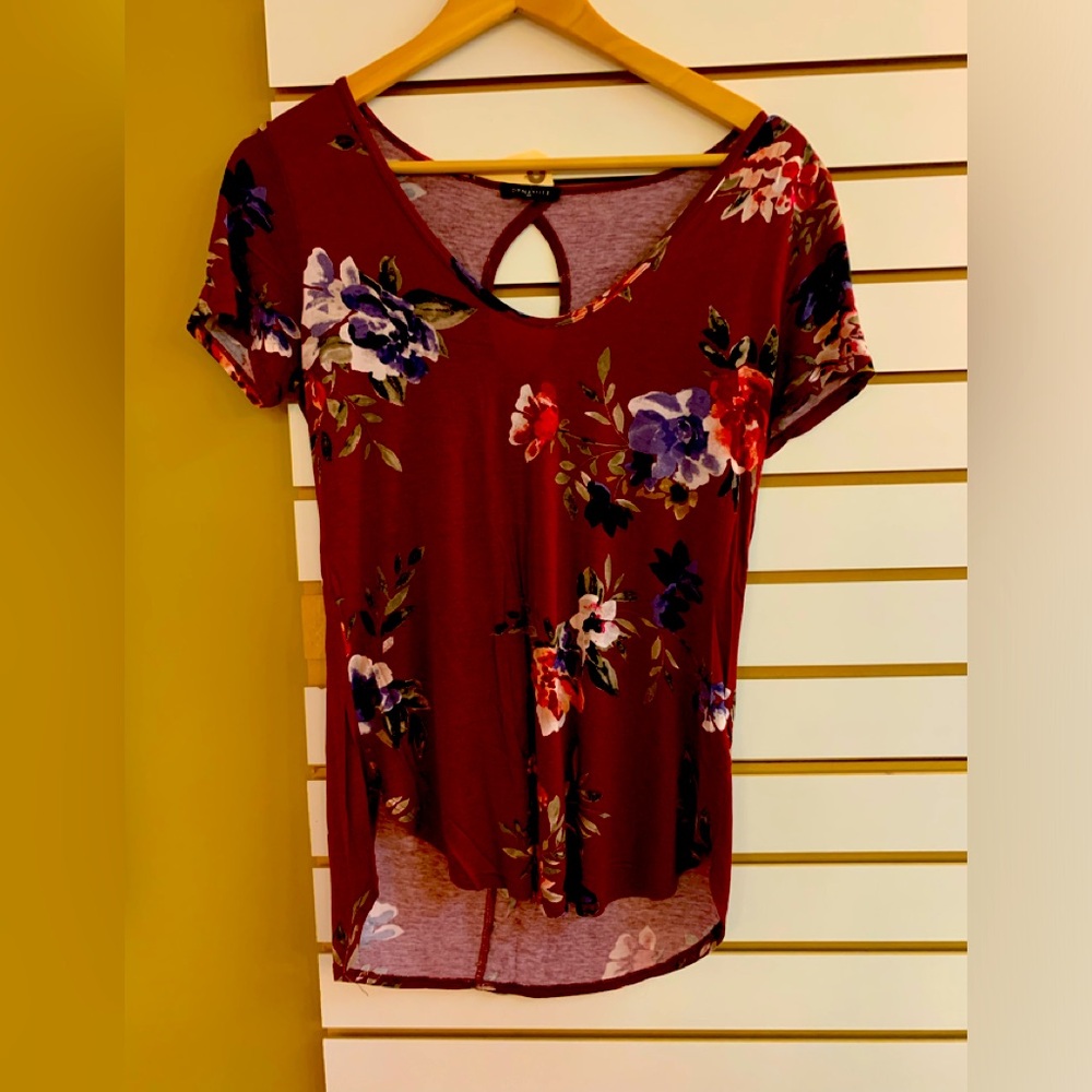 High low floral top with keyhole back